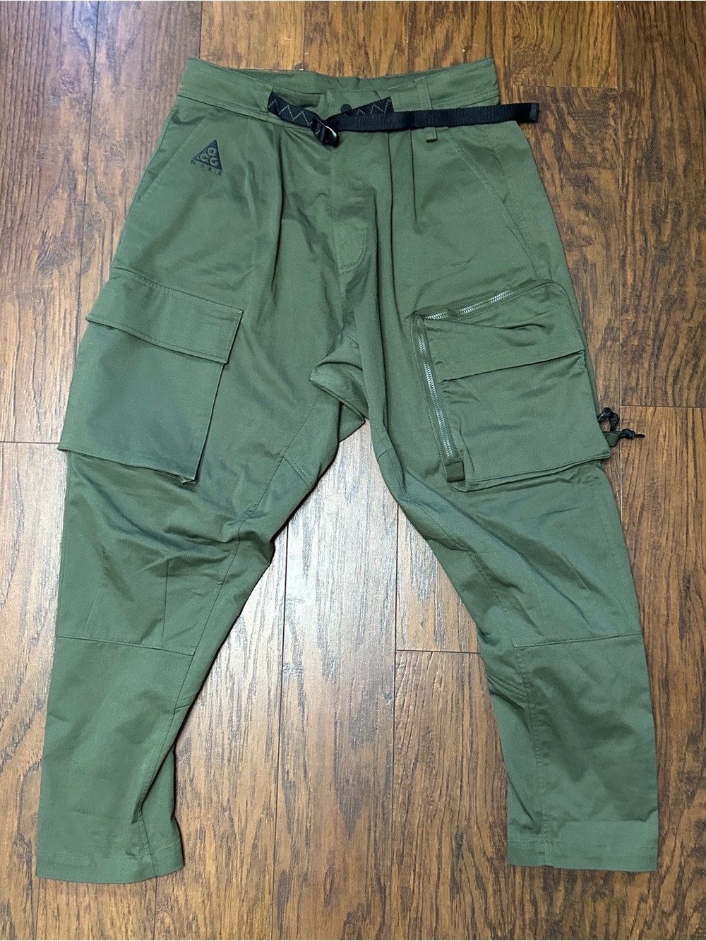 Nike ACG olive green Woven Cargo Pants 
Men’s small
